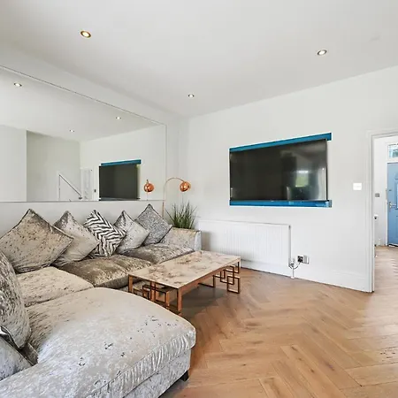 Wembley Luxury Residence- Opulence House-3